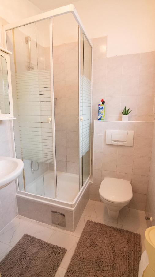 Small-Comfy Guest House In Donaustadt Garden - Not Shared! Vienna Exterior photo