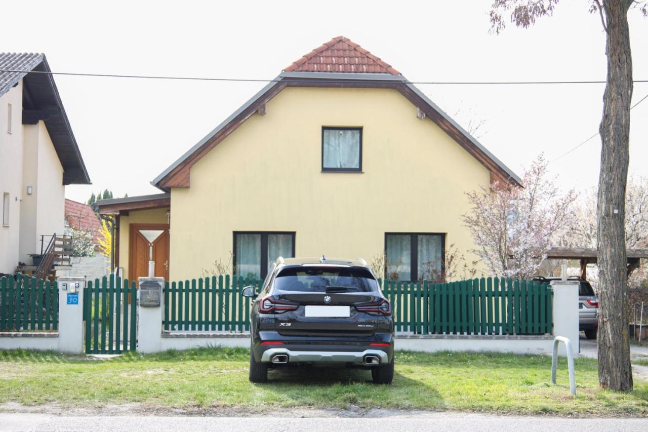 Small-Comfy Guest House In Donaustadt Garden - Not Shared! Vienna Exterior photo