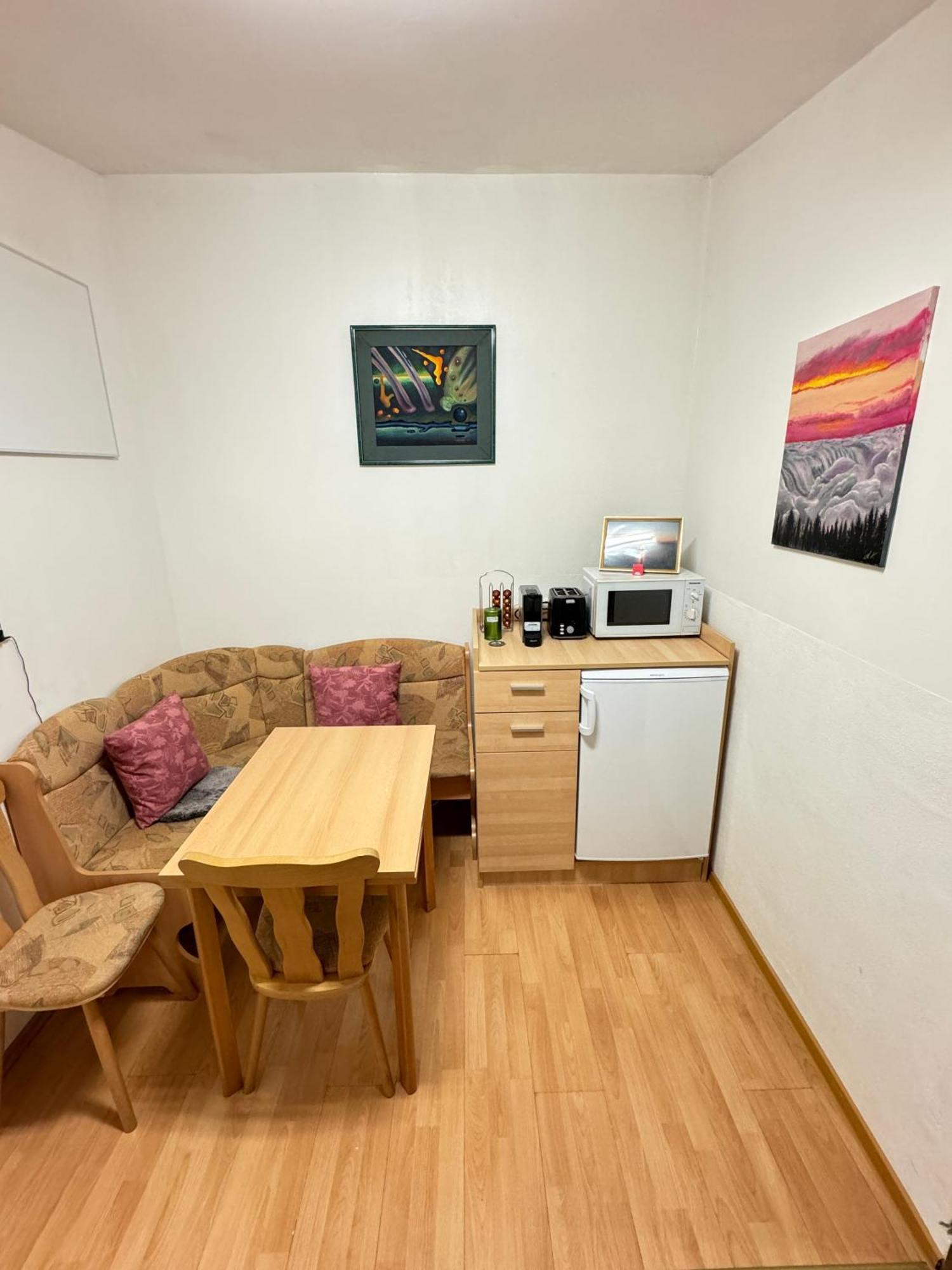 Small-Comfy Guest House In Donaustadt Garden - Not Shared! Vienna Exterior photo
